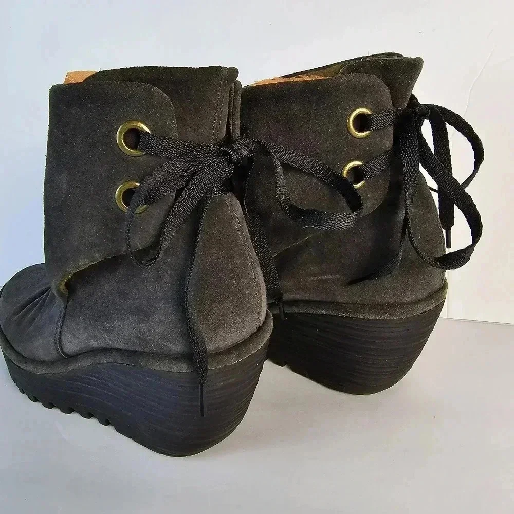 Fly London Women 39 US 8 Yama Wedge Platform Bootie Grey Suede Lace Up Boot